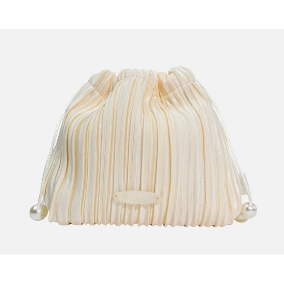 Brand New in Sealed Box Hince Glass Skin Makeup Gift Set with Cosmetic Pouch - Picture 2 of 13